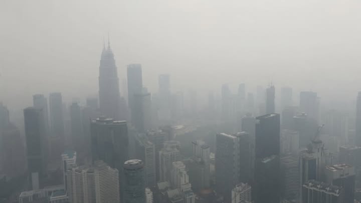 入秋天氣乾燥🍂喉嚨乾澀不適🗣️即刻飲返支雪梨海底椰🍐🥥隨時隨地舒潤一下😍